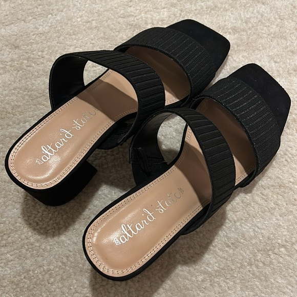 Black Block Low-Heel Sandal - Picture 3 of 5
